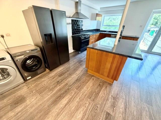 4 bed property in Farm Road, Edgware